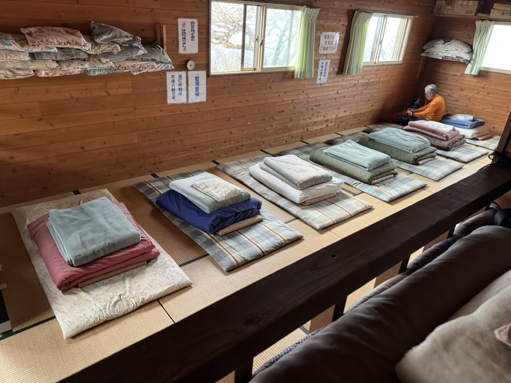 山荘の中はこんな感じ。